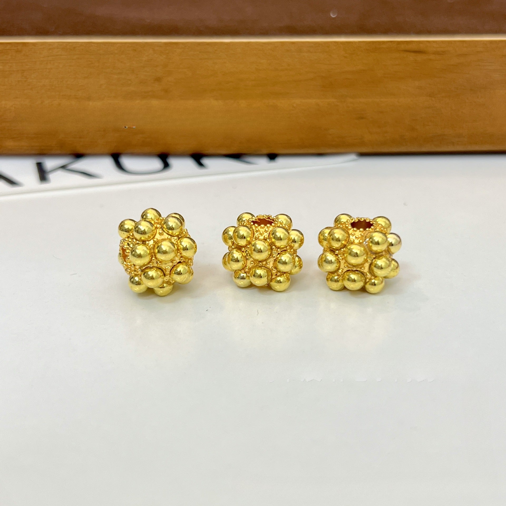 Wholesale 5PCS Alloy Imitation Pearl Balls with Straight Holes and Colored String Beads